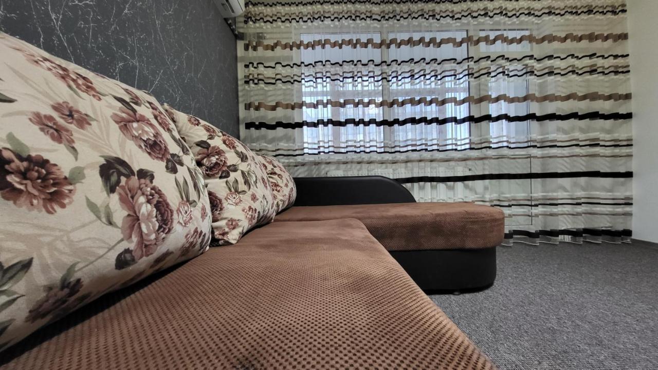 Apartament Navi Onesti Exteriér fotografie