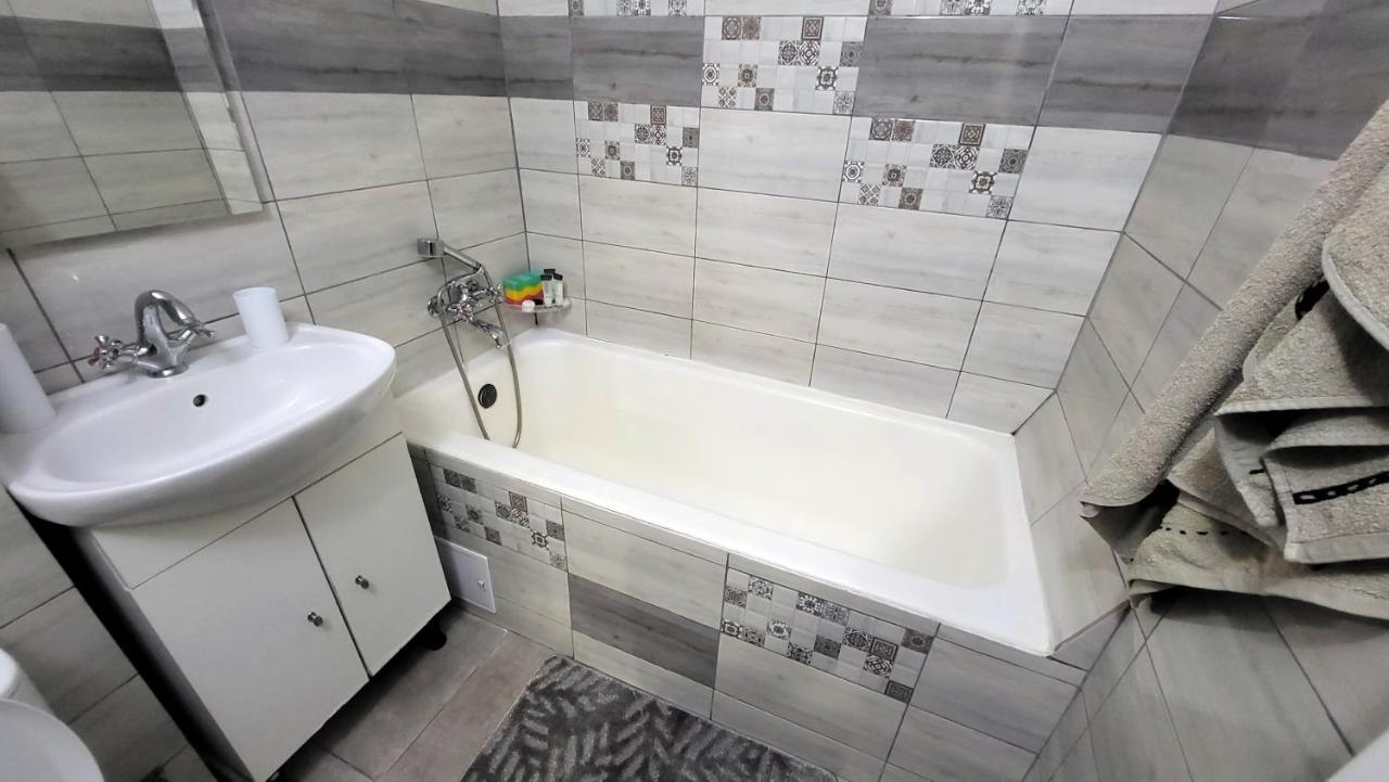 Apartament Navi Onesti Exteriér fotografie